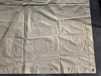 Zeltbahn graugrün, Maße etwa 170 x 170cm.