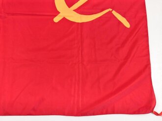 Russland, rote Fahne aus Seide ( Kunstseide ?) Maße etwa 92 x 138cm. gebraucht