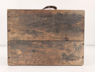 1.Weltkrieg, Transportkasten Holz für Vorratsteile schwere Feldhaubitze 09. Originallack, Maße etwa 24 x 34 x 15cm