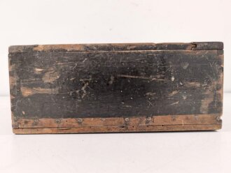 1.Weltkrieg, Transportkasten Holz für Vorratsteile schwere Feldhaubitze 09. Originallack, Maße etwa 24 x 34 x 15cm