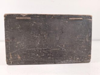 1.Weltkrieg, Transportkasten Holz für Vorratsteile schwere Feldhaubitze 09. Originallack, Maße etwa 24 x 34 x 15cm