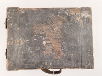 1.Weltkrieg, Transportkasten Holz für Vorratsteile schwere Feldhaubitze 09. Originallack, Maße etwa 24 x 34 x 15cm
