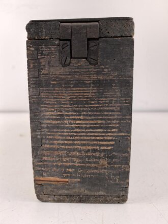 1.Weltkrieg, Patronenkasten für den Gurt zum Maschinengewehr MG08 und 08/15. Originallack, ungereinigt