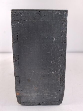 1.Weltkrieg, Patronenkasten für den Gurt zum Maschinengewehr MG08 und 08/15. Zusätzliche Bügel angebracht und überlackiert