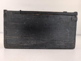 1.Weltkrieg, Patronenkasten für den Gurt zum Maschinengewehr MG08 und 08/15. Zusätzliche Bügel angebracht und überlackiert