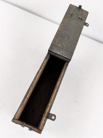 1.Weltkrieg, Patronenkasten für den Gurt zum Maschinengewehr MG08 und 08/15. Zusätzliche Bügel angebracht und überlackiert