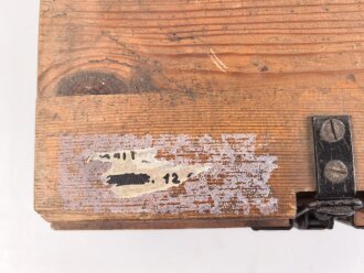 Transportkasten Wehrmacht für 2cm Munition. Innen Packzettel für Gewehr Sprenggranaten von 1944. Maße etwa 67 x 25 x 21cm