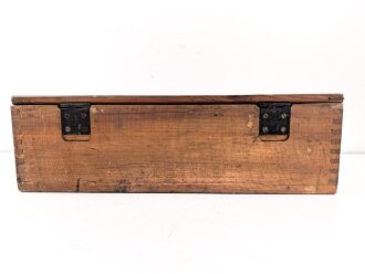 Transportkasten Wehrmacht für 2cm Munition. Innen Packzettel für Gewehr Sprenggranaten von 1944. Maße etwa 67 x 25 x 21cm