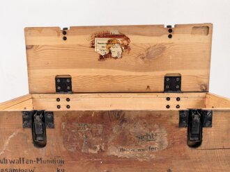 Transportkasten Wehrmacht für 2cm Munition. Innen Packzettel für Gewehr Sprenggranaten von 1944. Maße etwa 67 x 25 x 21cm