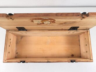 Transportkasten Wehrmacht für 2cm Munition. Innen Packzettel für Gewehr Sprenggranaten von 1944. Maße etwa 67 x 25 x 21cm