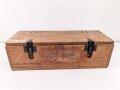 Transportkasten Wehrmacht für 2cm Munition. Innen Packzettel für Gewehr Sprenggranaten von 1944. Maße etwa 67 x 25 x 21cm