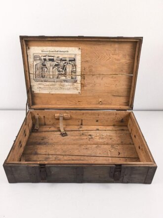 1.Weltkrieg, Transportkasten zum Heeres Sauerstoff Schutzgerät. Originallack, Maße etwa 47 x 72 x 18 cm