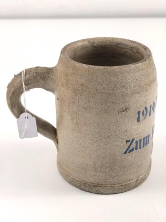 1.Weltkrieg,  Steingut Bierkrug 0,5 Liter "Zum Feldgrauen Lille 1914 1916"  Ungereinigtes Stück