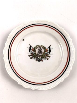 1.Weltkrieg, patriotischer Porzellanteller "v. Hindenburg" Durchmesser 16 cm, kleiner Sprung am Rand