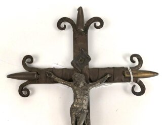 1.Weltkrieg, patriotisches, christliches Kreuz aus Granatführungsbändern und Infanteriegeschossen. Gesamthöhe 24cm