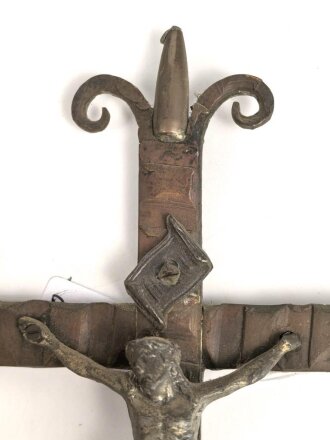 1.Weltkrieg, patriotisches, christliches Kreuz aus Granatführungsbändern und Infanteriegeschossen. Gesamthöhe 24cm