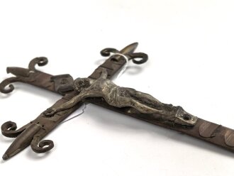 1.Weltkrieg, patriotisches, christliches Kreuz aus Granatführungsbändern und Infanteriegeschossen. Gesamthöhe 24cm