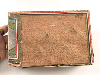 1.Weltkrieg, patriotische Zigarrenverpackung " General v. Emmich" Maße etwa 12 x 18 x 7cm. defekt, ungereinigt