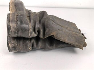 Paar Stiefel Mannschaftsstiefel mit Holzsohle, höchstwahrseinlich aus der zeit des 1. Weltkrieg. Ungereinigt, Sohlenlänge knapp 31cm