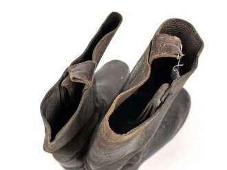 Paar Stiefel Mannschaftsstiefel mit Holzsohle, höchstwahrseinlich aus der zeit des 1. Weltkrieg. Ungereinigt, Sohlenlänge knapp 31cm