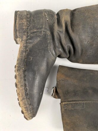 Paar Stiefel Mannschaftsstiefel mit Holzsohle, höchstwahrseinlich aus der zeit des 1. Weltkrieg. Ungereinigt, Sohlenlänge knapp 31cm
