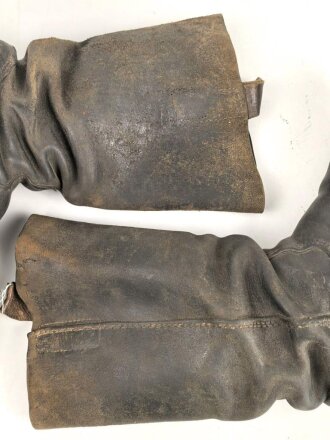 Paar Stiefel Mannschaftsstiefel mit Holzsohle, höchstwahrseinlich aus der zeit des 1. Weltkrieg. Ungereinigt, Sohlenlänge knapp 31cm