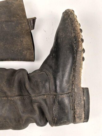 Paar Stiefel Mannschaftsstiefel mit Holzsohle, höchstwahrseinlich aus der zeit des 1. Weltkrieg. Ungereinigt, Sohlenlänge knapp 31cm