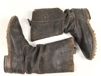 Paar Stiefel Mannschaftsstiefel mit Holzsohle, höchstwahrseinlich aus der zeit des 1. Weltkrieg. Ungereinigt, Sohlenlänge knapp 31cm