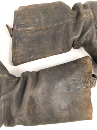 Paar Stiefel Mannschaftsstiefel mit Holzsohle, höchstwahrseinlich aus der zeit des 1. Weltkrieg. Ungereinigt, Sohlenlänge knapp 31cm