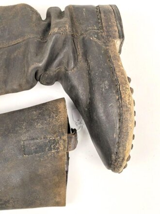 Paar Stiefel Mannschaftsstiefel mit Holzsohle, höchstwahrseinlich aus der zeit des 1. Weltkrieg. Ungereinigt, Sohlenlänge knapp 31cm