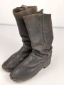 Paar Stiefel Mannschaftsstiefel mit Holzsohle, höchstwahrseinlich aus der zeit des 1. Weltkrieg. Ungereinigt, Sohlenlänge knapp 31cm