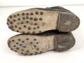 Paar Stiefel Mannschaftsstiefel mit Holzsohle, höchstwahrseinlich aus der zeit des 1. Weltkrieg. Ungereinigt, Sohlenlänge knapp 31cm