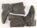 Paar Stiefel Mannschaftsstiefel mit Holzsohle, höchstwahrseinlich aus der zeit des 1. Weltkrieg. Ungereinigt, Sohlenlänge knapp 31cm
