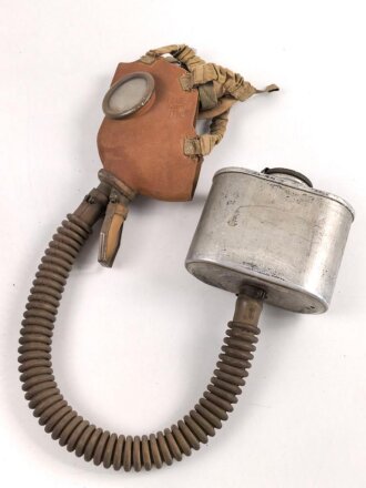 Belgien Armeegasmaske SACIC  BB 1934 mit Schlauch und...