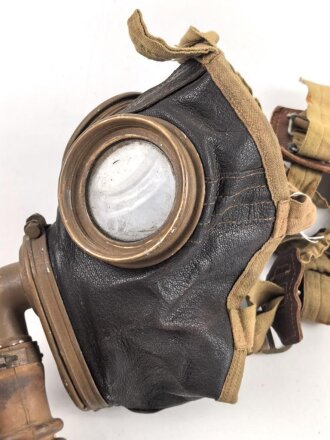 Belgien Armeegasmaske Pirelli / SACIC  aus den 1930iger Jahren.. Guter Zustand, mit Schlauch und Filter