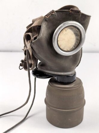 Frankreich 2.Weltkrieg , Gasmaske mit Filter  für Armee und Zivilbevölkerung Modell VERNON - FATRA
