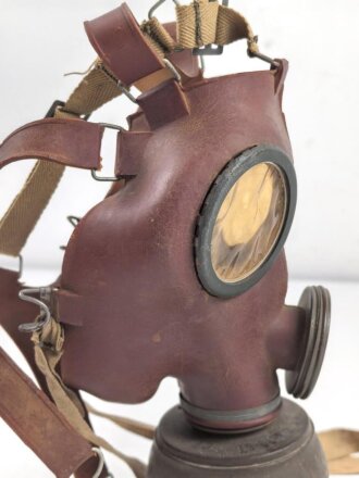 Frankreich 2.Weltkrieg , Zivilschutzgasmaske C38 mit Filter, guter Zustand