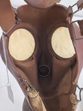 Frankreich 2.Weltkrieg , Zivilschutzgasmaske C38 mit Filter, guter Zustand