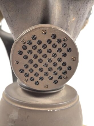 Frankreich 2.Weltkrieg , Zivilschutzgasmaske C38 mit Filter, Gummi weich