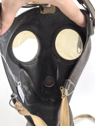 Frankreich 2.Weltkrieg , Zivilschutzgasmaske C38 mit Filter, Gummi weich