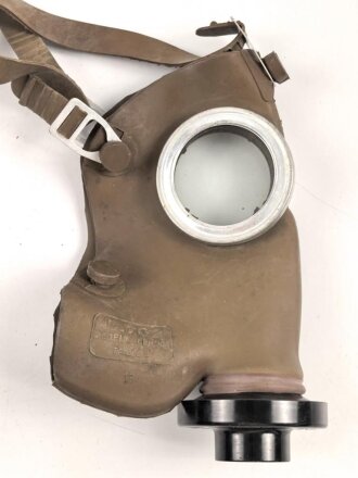 Belgien Gasmaske L-702 mit Filter in Bereitschaftsbüchse, Originallack
