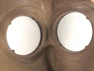 Belgien Gasmaske L-702 mit Filter in Bereitschaftsbüchse, Originallack