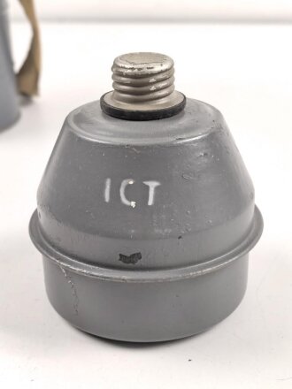 Belgien Gasmaske L-702 mit Filter in Bereitschaftsbüchse, Originallack