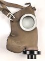 Belgien Gasmaske L-702 mit Filter in Bereitschaftsbüchse, Originallack