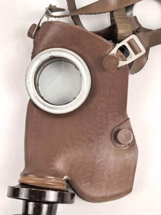 Belgien Gasmaske L-702 mit Filter in Bereitschaftsbüchse, Originallack