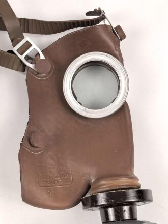 Belgien Gasmaske L-702 mit Filter in Bereitschaftsbüchse, Originallack