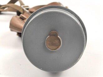 Belgien Gasmaske L-702 mit Filter in Bereitschaftsbüchse, Originallack
