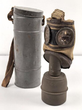Frankreich 2.Weltkrieg , Gasmaske TC38 mit Filter in...