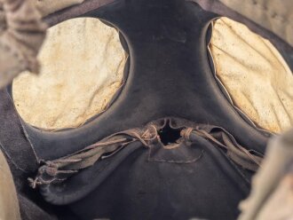 Frankreich 2.Weltkrieg , Gasmaske TC38 mit Filter in Bereitschaftsdose. Originallack