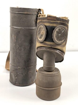 Frankreich 2.Weltkrieg , Gasmaske TC38 mit Filter in...